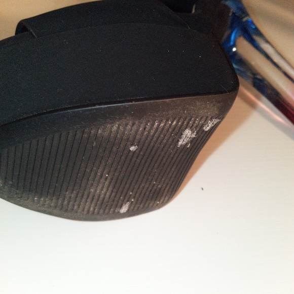 Black heels - Picture 3 of 5